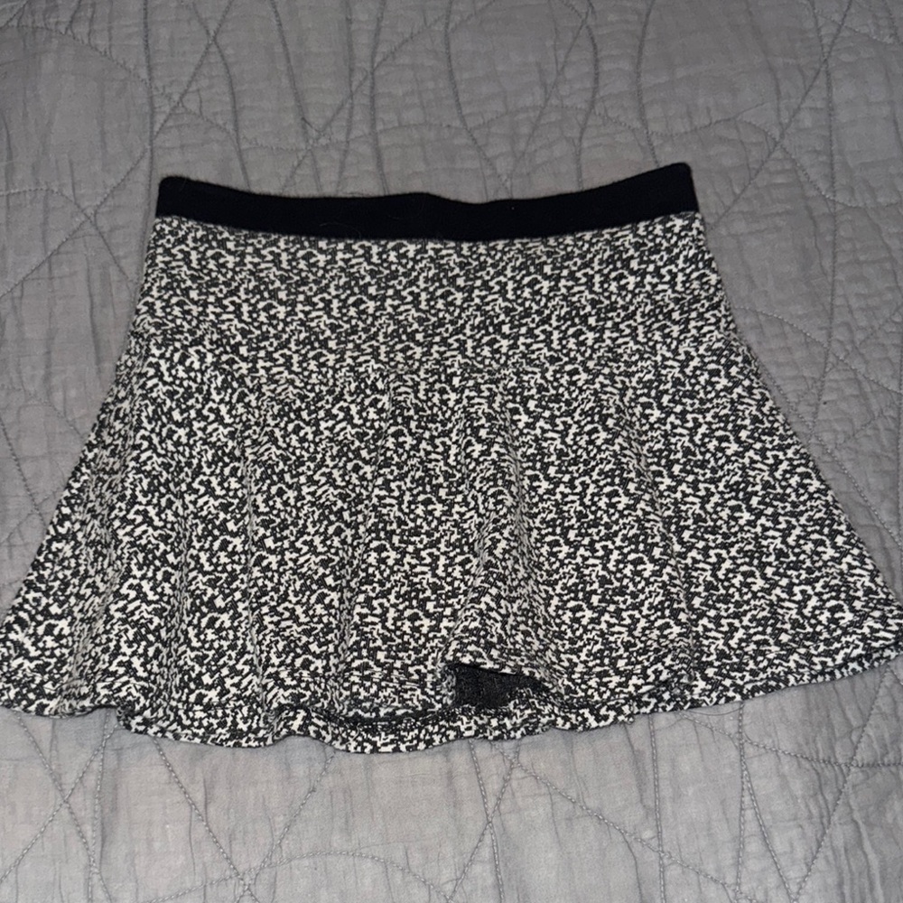 H&M Black and White Patterned Mini Skirt
